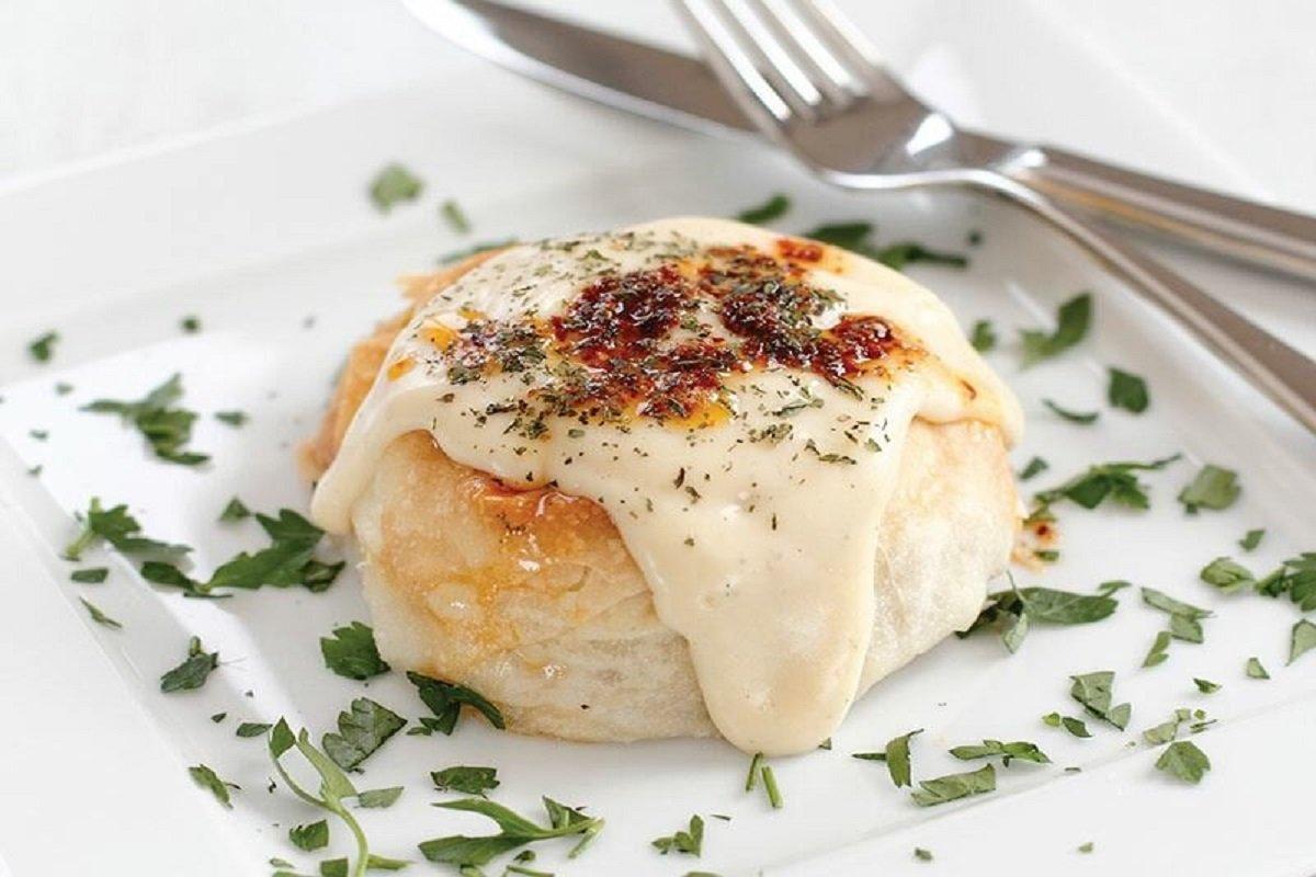 Balkanlardan esen lezzet: Damat paçası böreği tarifi..