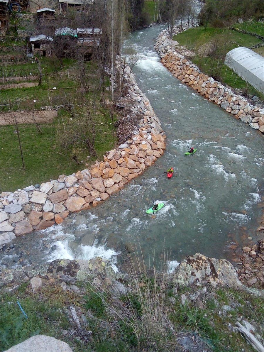 Rafting ve kano tutkunlarının adresi Barhal Çayı