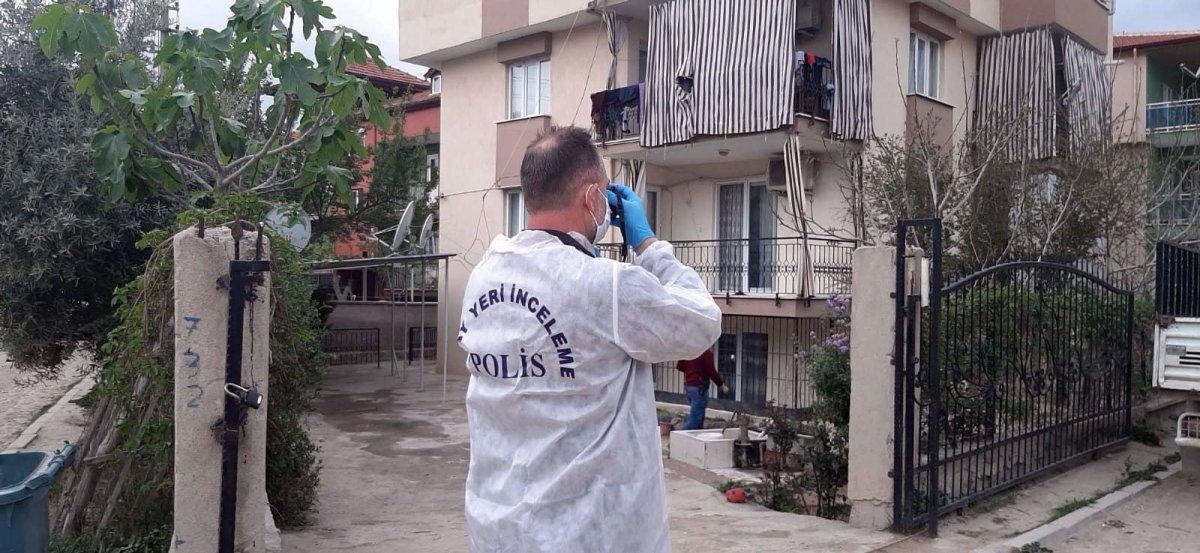 Denizli'de kendisine silah doğrultan babasını 6 yerinden bıçakladı