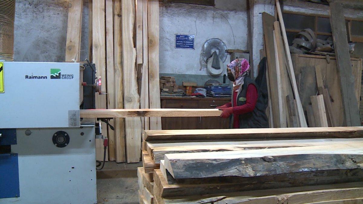 Rize'de şansını deneyen kadın, 9 yıldır marangozluk yapıyor