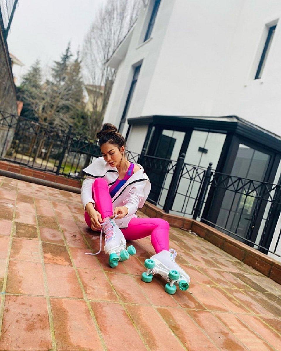 Demet Özdemir paten kayıyor