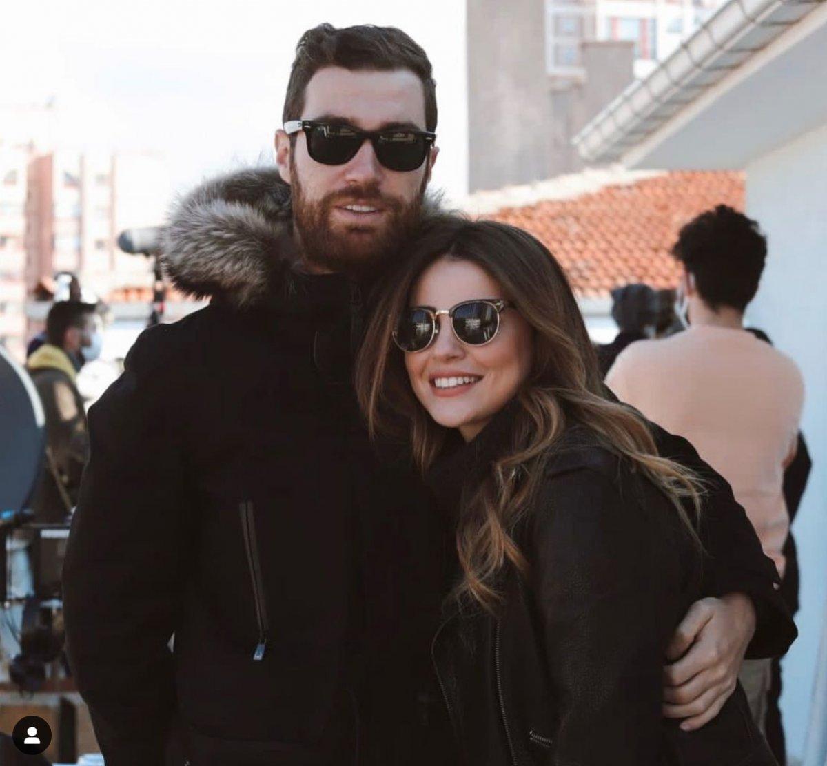 Oğulcan Engin'den Ezgi Eyüboğlu'nun setine sürpriz ziyaret