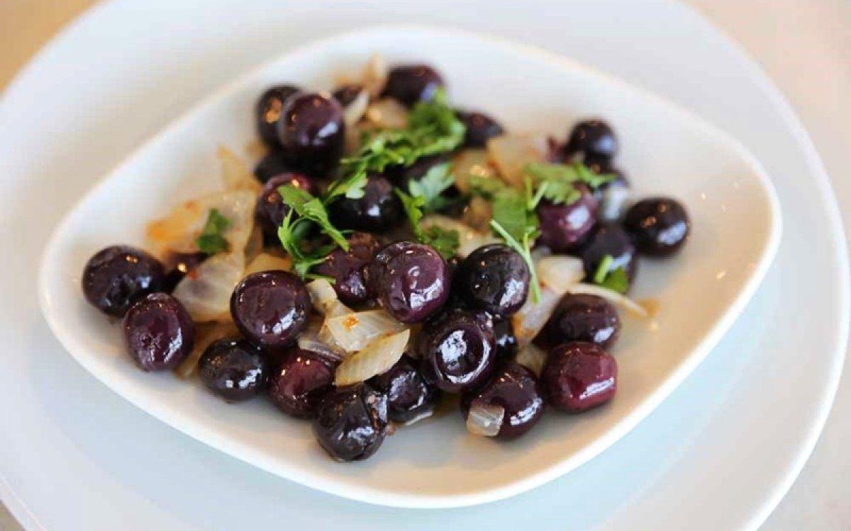 Laz Kirazı: Taflan nedir, faydaları nelerdir? Taflan (Karayemiş) nasıl tüketilir?