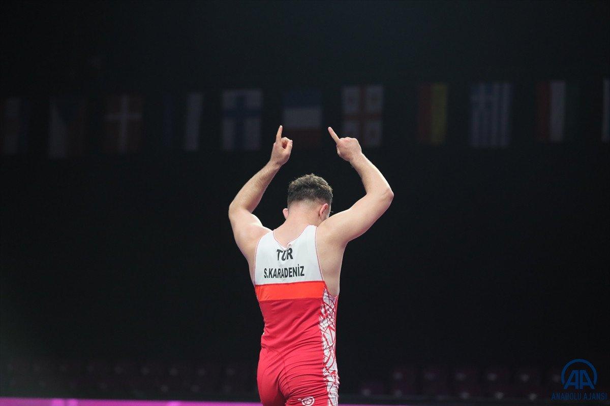 Milli güreşçiler Avrupa Şampiyonası'na iyi başladı