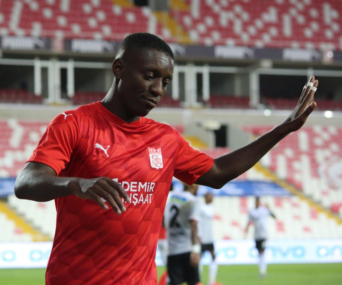 Beşiktaş Sivasspor'la deplasmanda berabere kaldı