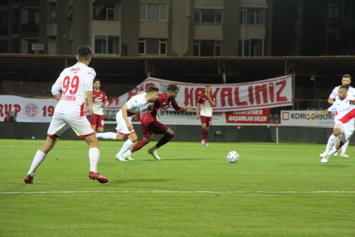 Hatayspor, Boupendza'nın golleriyle Antalyaspor'u mağlup etti