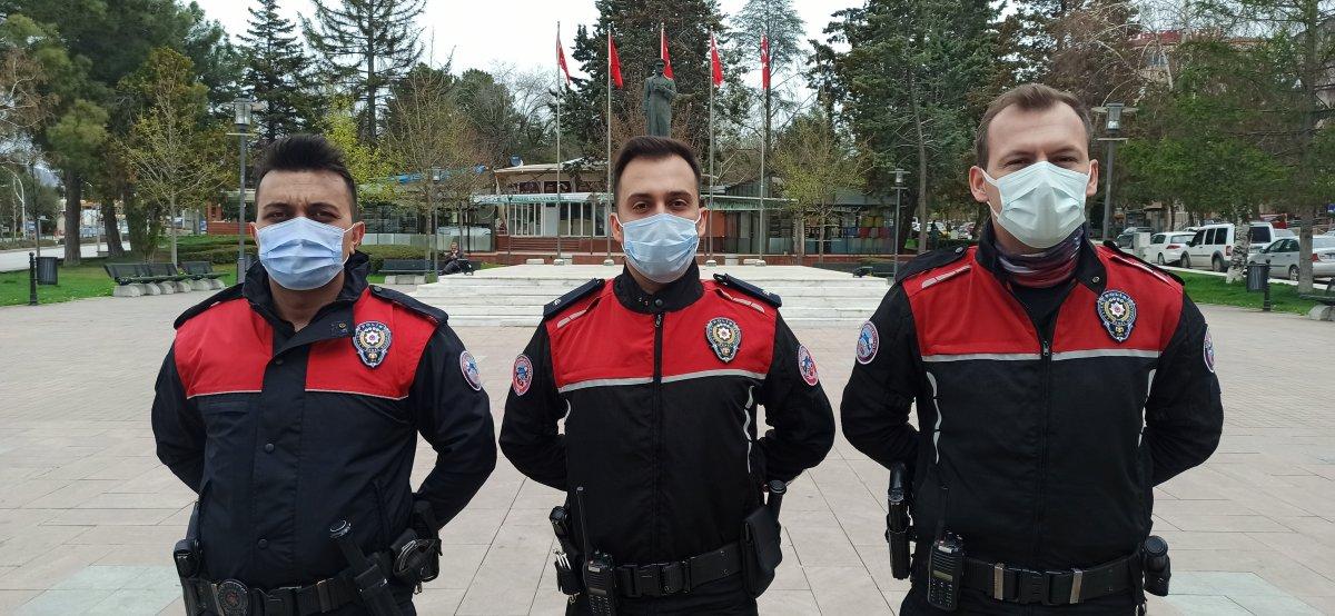 Çorum’da iftarlıklarını paylaşan polisler