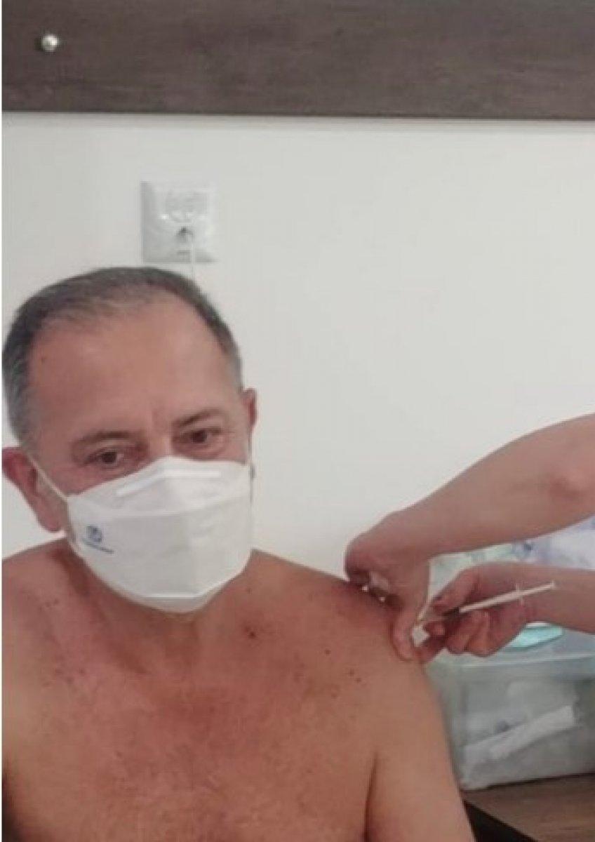 Fatih Altaylı koronavirüs aşısı oldu
