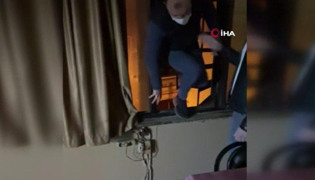 Beyoğlu’nda polis baskınından kaçmak için camdan atlamaya kalktı