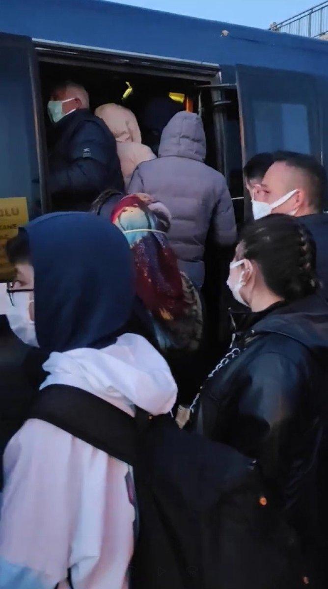 Büyükçekmece'de minibüste şaşırtan görüntü