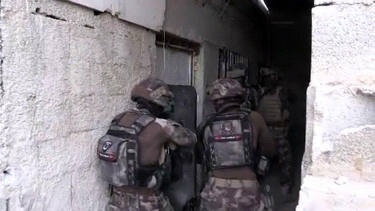 Şanlıurfa’da şafak operasyonu: 220 polis katıldı