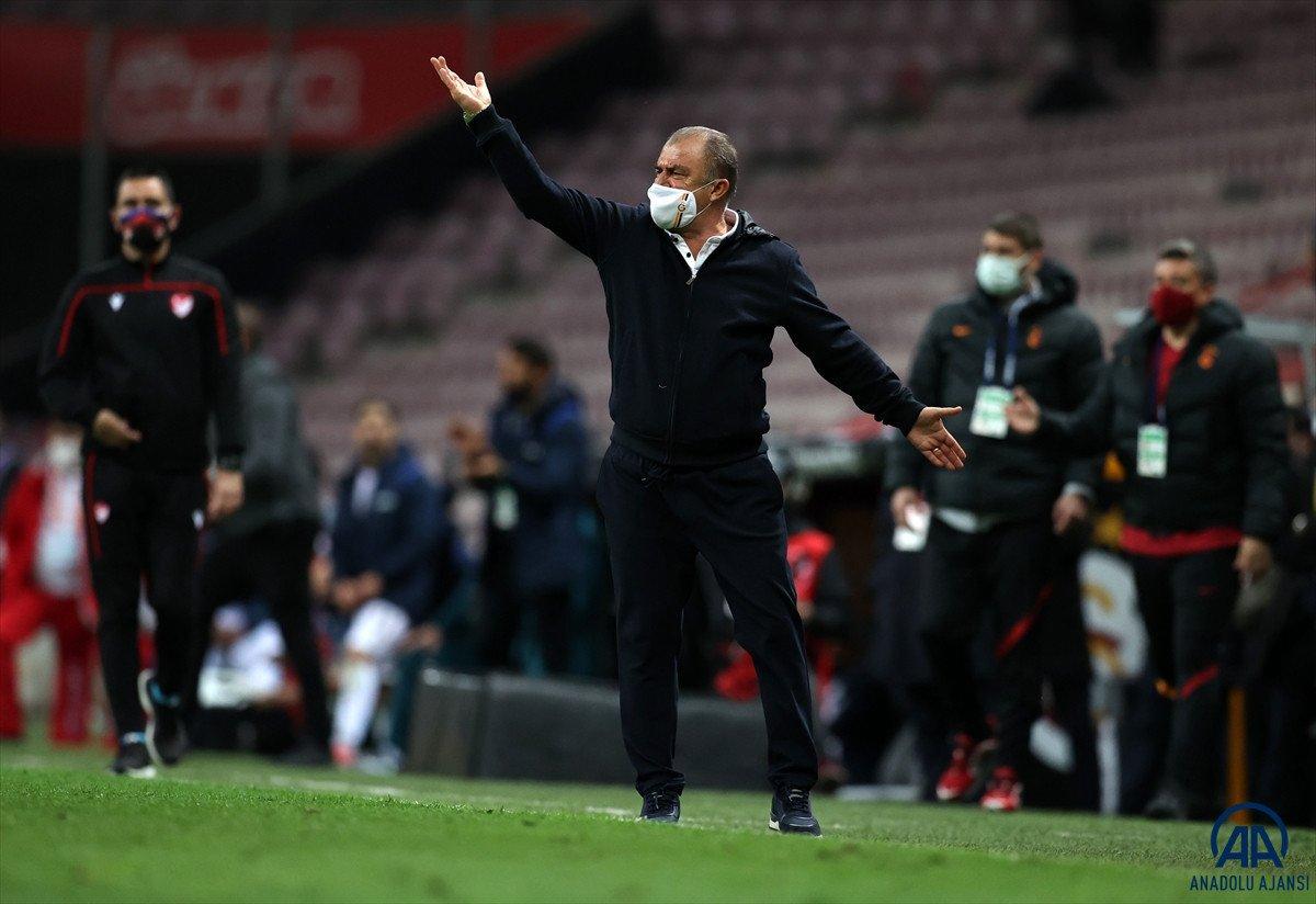 Fatih Terim: Kızıyorum, kazansak bambaşka olacaktı