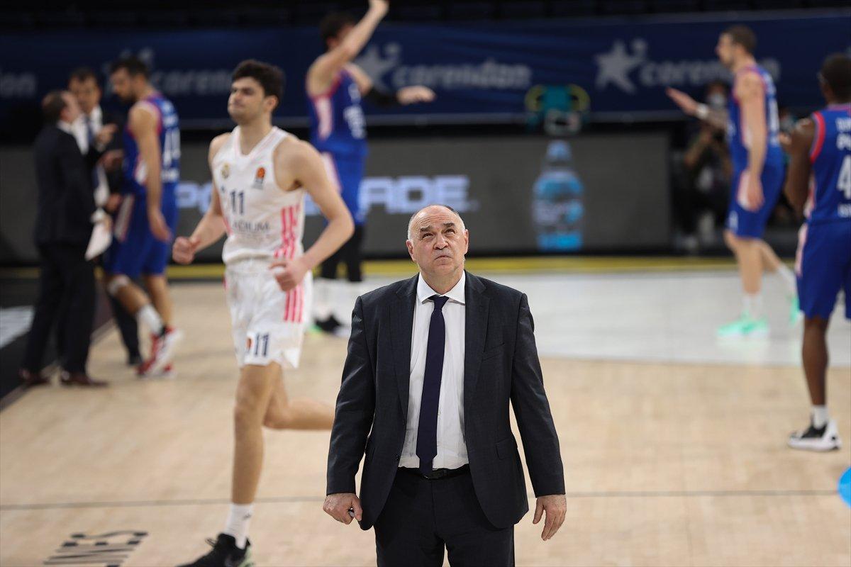 Anadolu Efes, Real Madrid'i mağlup etti