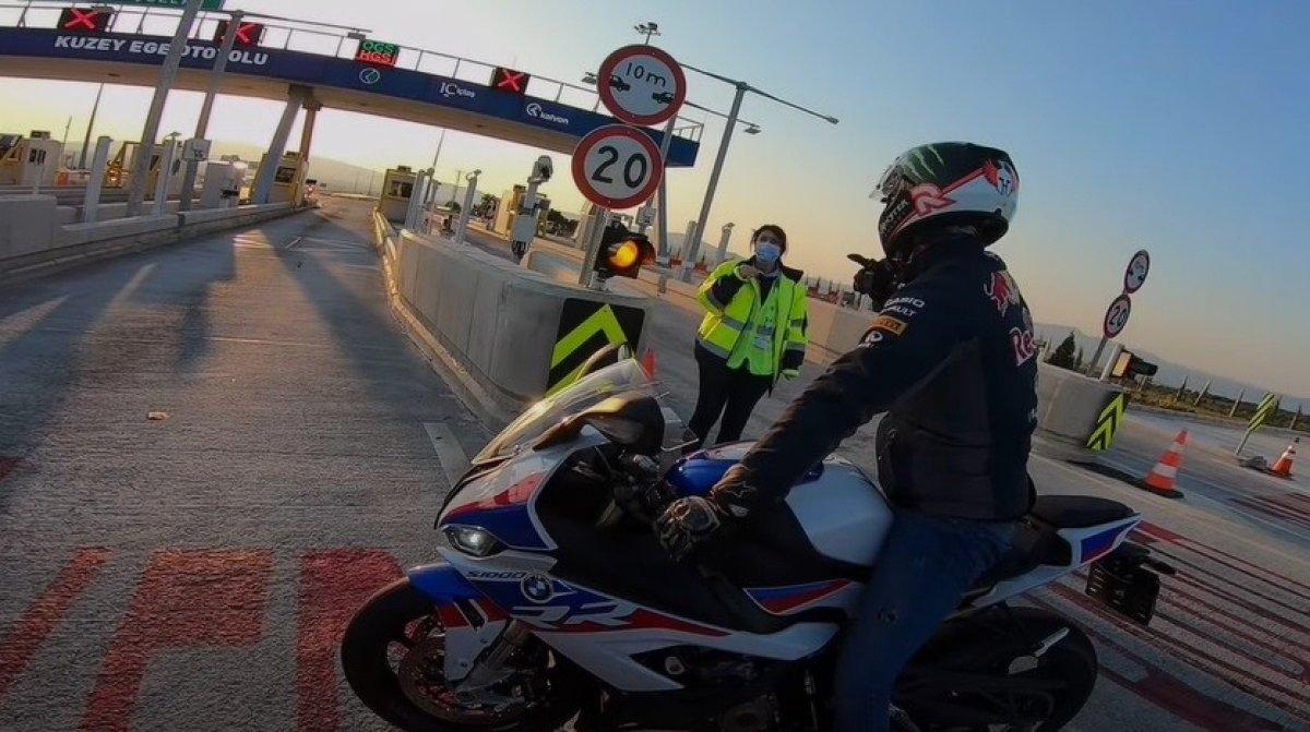 İzmir’de motosikletli grup trafikte akrobatik hareketler yaptı