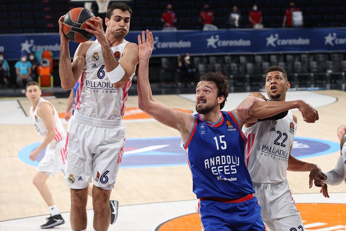 Anadolu Efes, Real Madrid'i mağlup etti