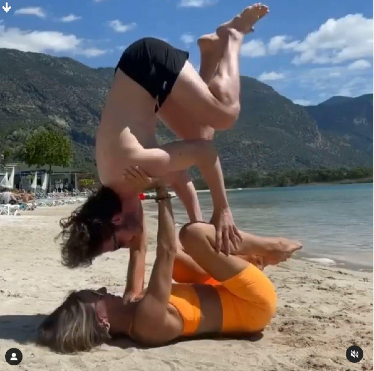 Zeynep Tokuş, Boran Kuzum'a yoga dersi verdi