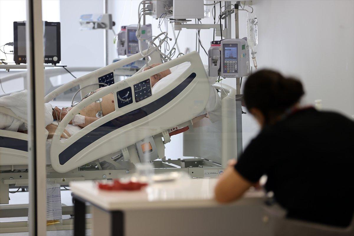 Ankara Şehir Hastanesi'nin koronavirüs yoğun bakım ünitesinde tedaviler sürüyor