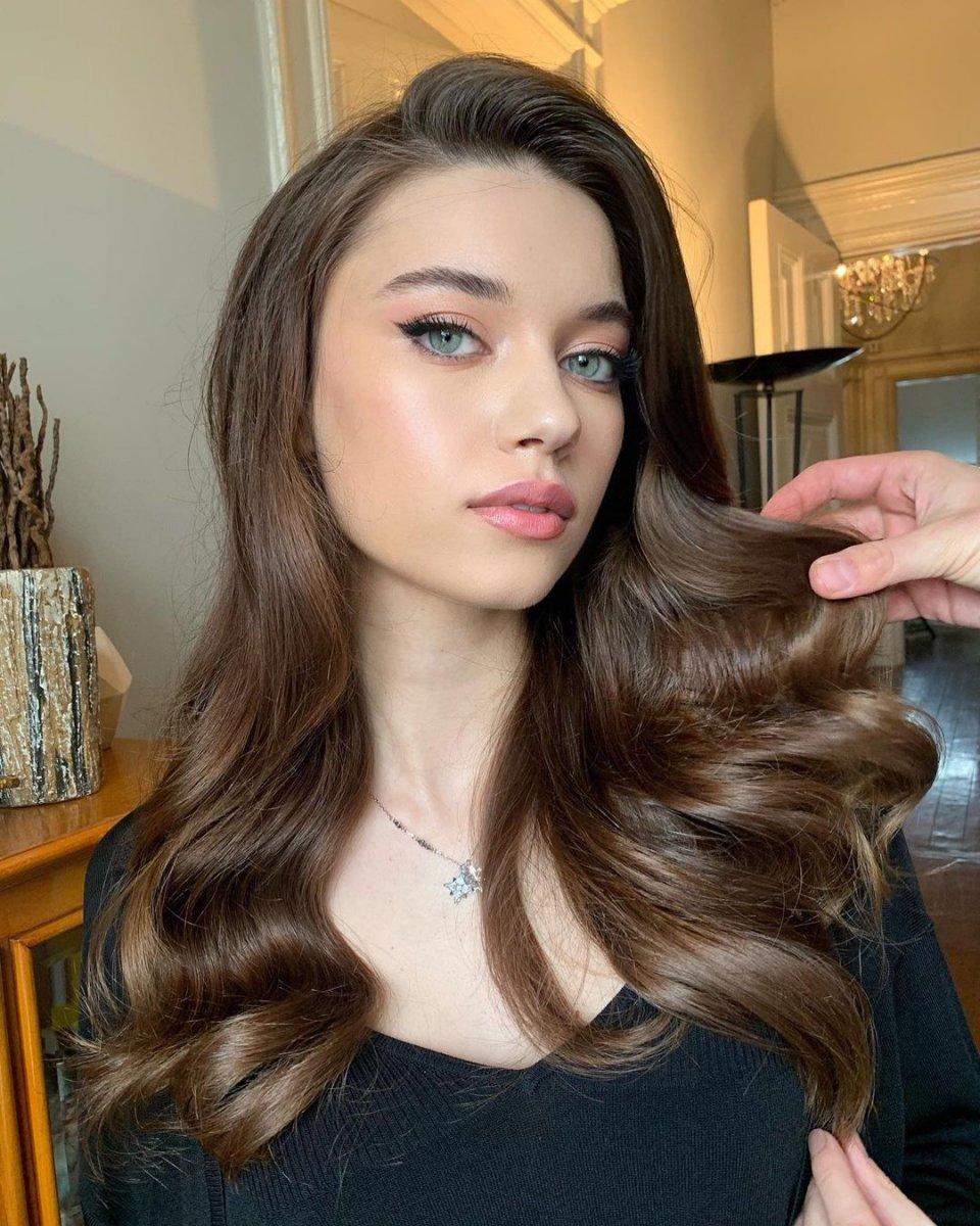 Afra Saraçoğlu'nun yeni arabası