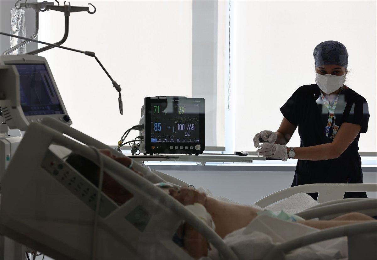 Ankara Şehir Hastanesi'nin koronavirüs yoğun bakım ünitesinde tedaviler sürüyor