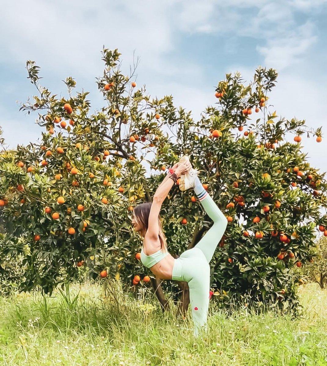 Zeynep Tokuş, Boran Kuzum'a yoga dersi verdi