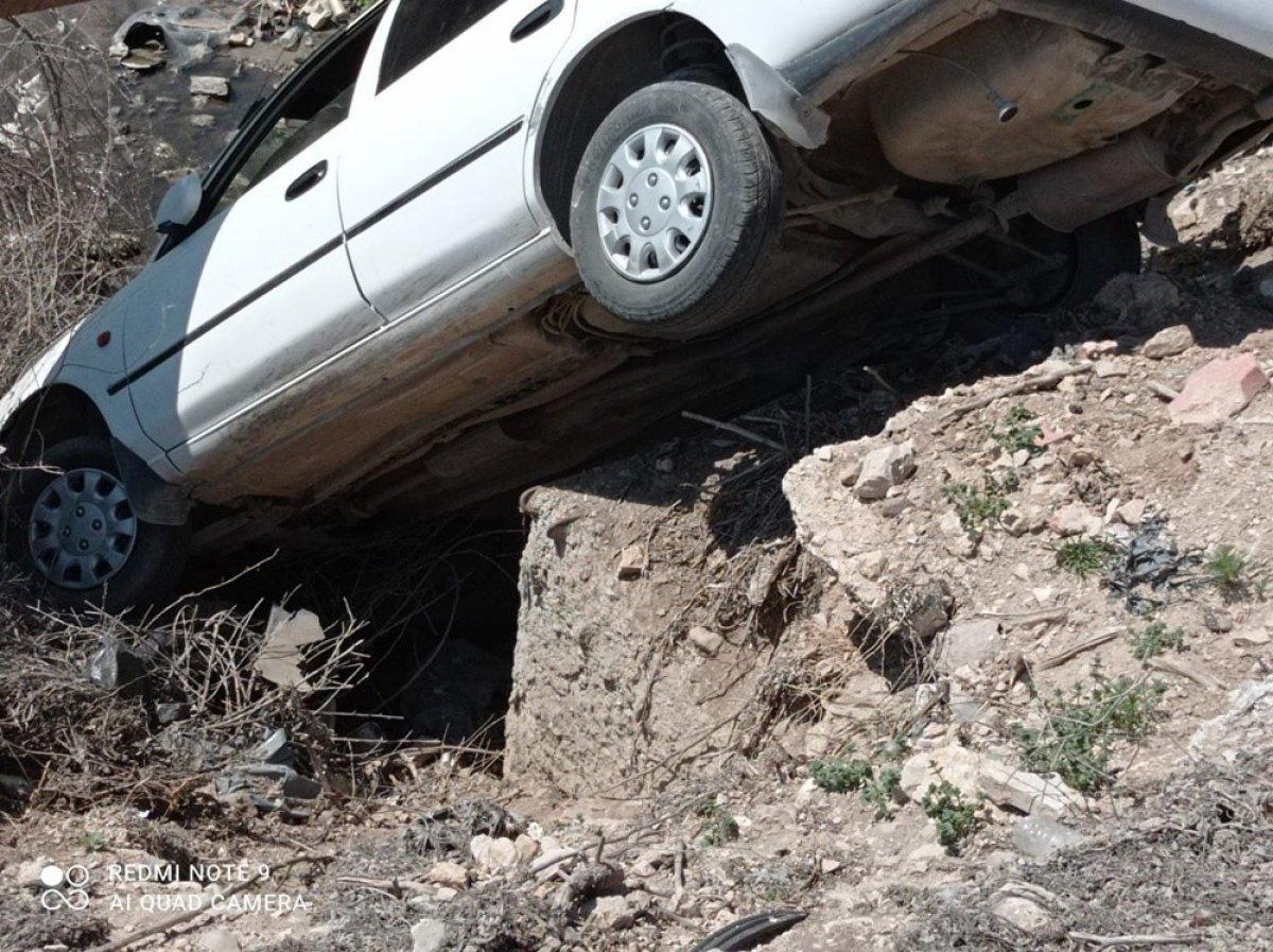 Amasya’da gaz yakıt tankı alev alan araç dere yatağına uçtu