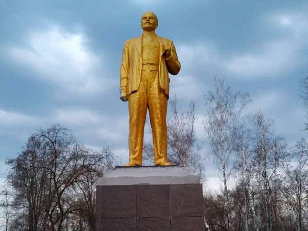 Rusya'da Lenin'in heykeline altın restorasyonu