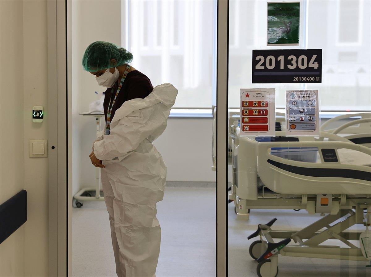 Ankara Şehir Hastanesi'nin koronavirüs yoğun bakım ünitesinde tedaviler sürüyor