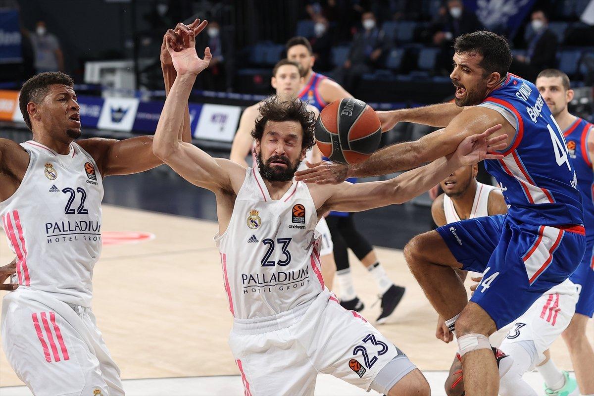 Anadolu Efes, Real Madrid'i mağlup etti
