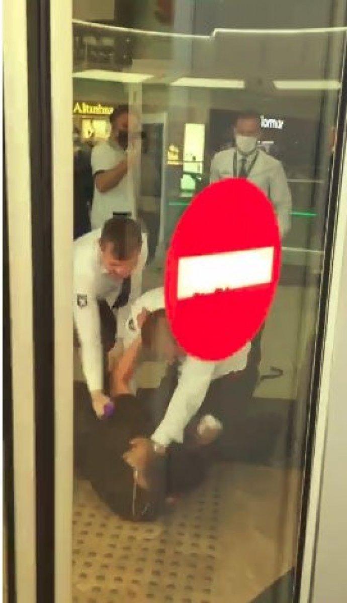 Antalya'daki maske tartışması, AVM girişinde kavgaya neden oldu