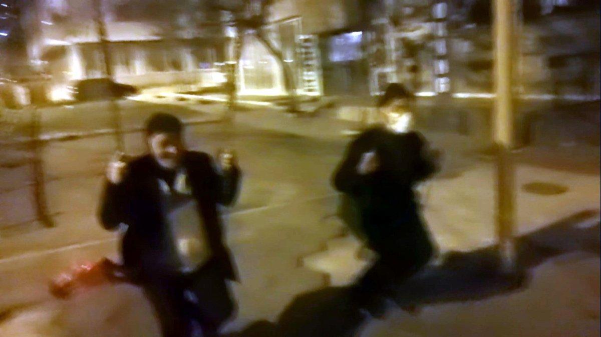 Muş'ta yaşlı amcaların çocuk parkındaki salıncak keyfi gülümsetti