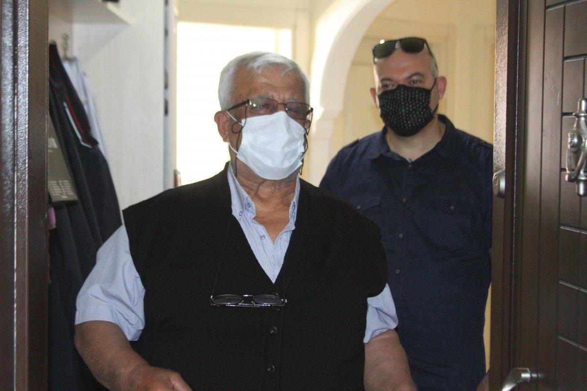 Antalya'da ikna timi aşı hizmetini vatandaşın ayağına getirdi