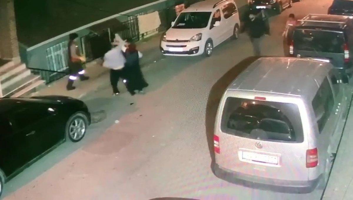 Sultangazi'de temizlik işçisini darbettiler