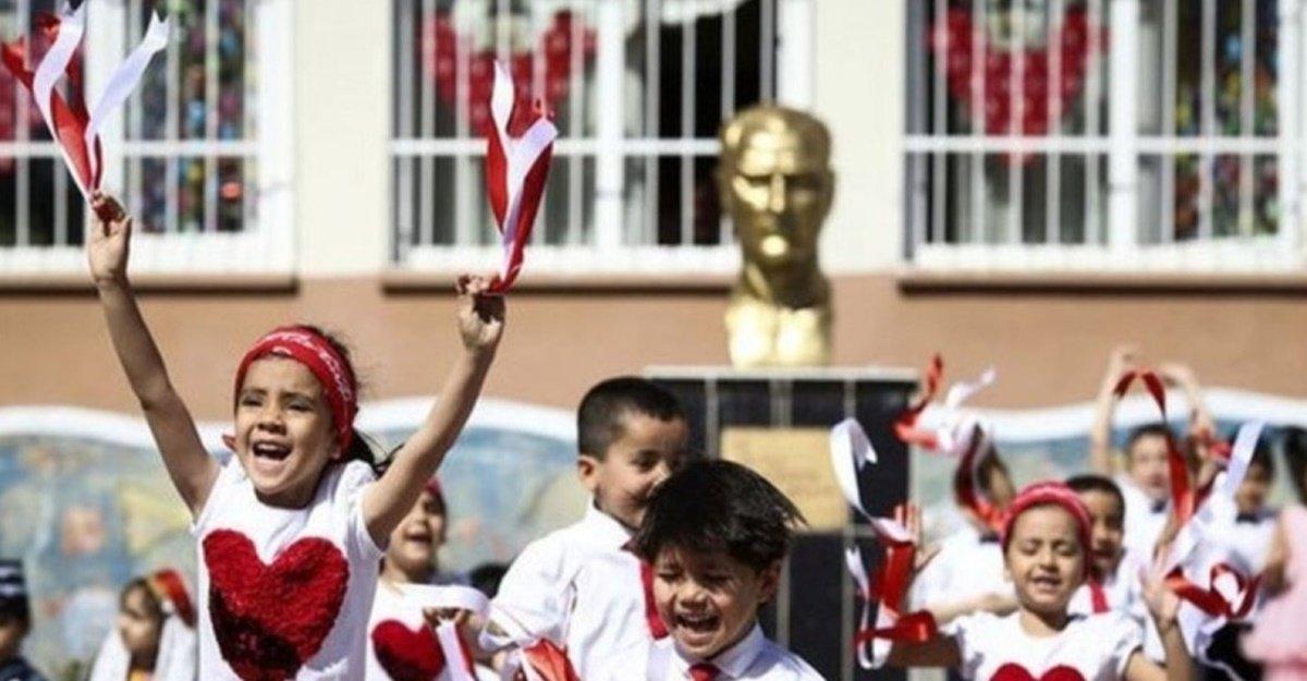 Yarın okul var mı, tatil mi? 23 Nisan'da canlı ders olacak mı?