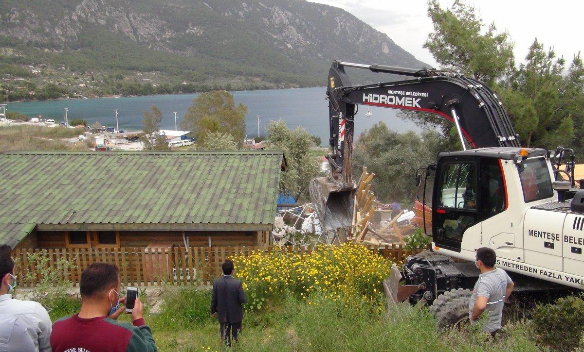 Muğla Akbük Koyu'nda kaçak yapıların yıkımının ilk etabı tamamlandı
