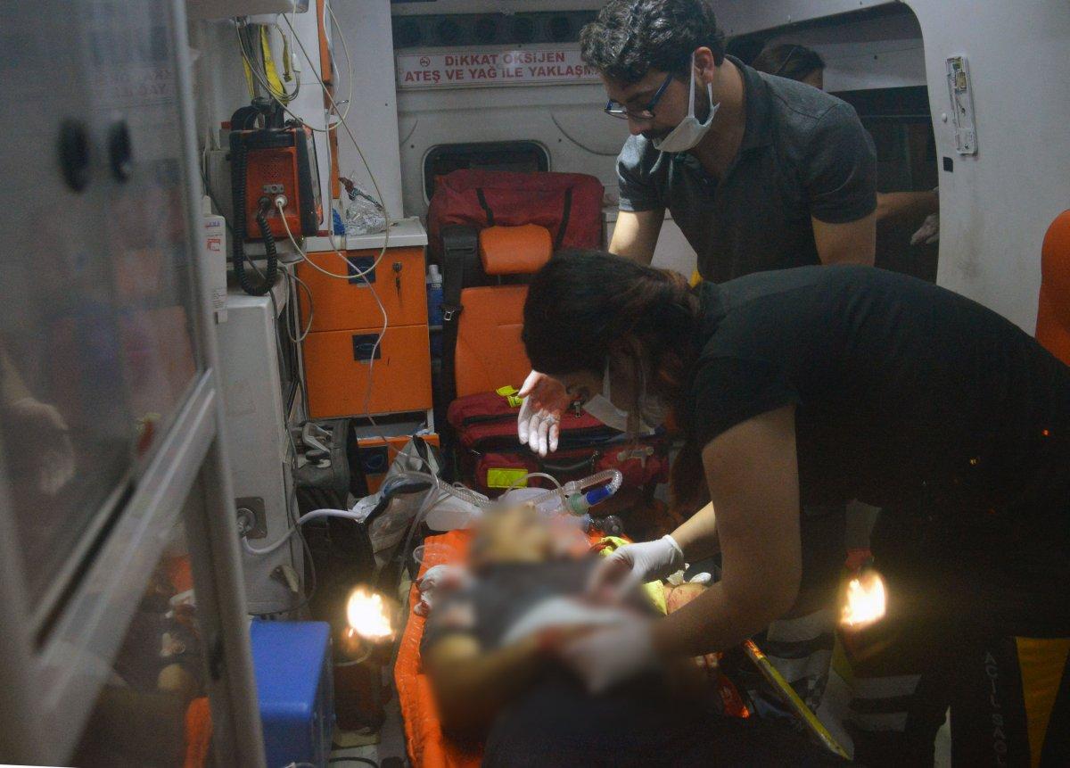 Adana'da bir kişi tartıştığı babası ve ağabeyini bıçaklayarak öldürdü