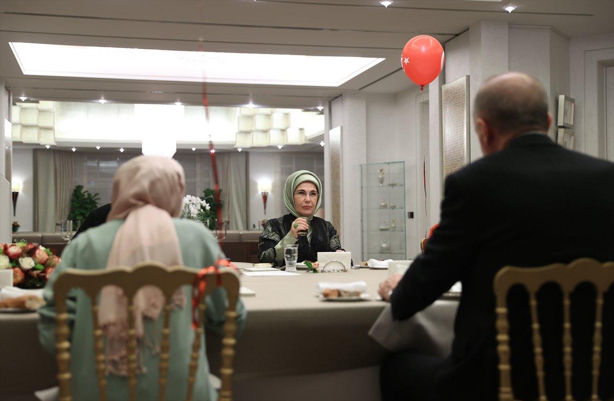 Cumhurbaşkanı Erdoğan, çocuklarla iftarda buluştu