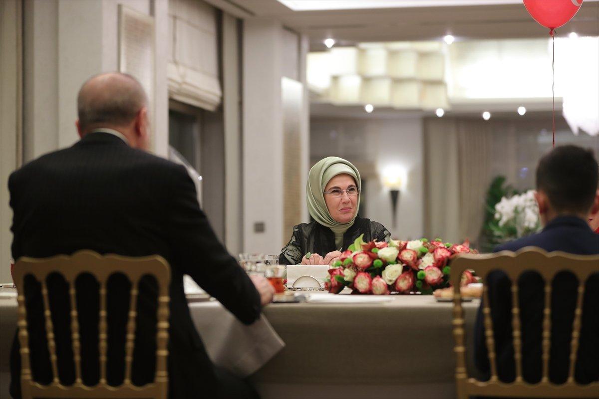Cumhurbaşkanı Erdoğan, çocuklarla iftarda buluştu