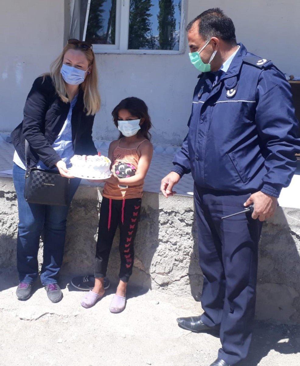 Iğdır'da 23 Nisan doğumlu öğrencilere sürpriz yapıldı