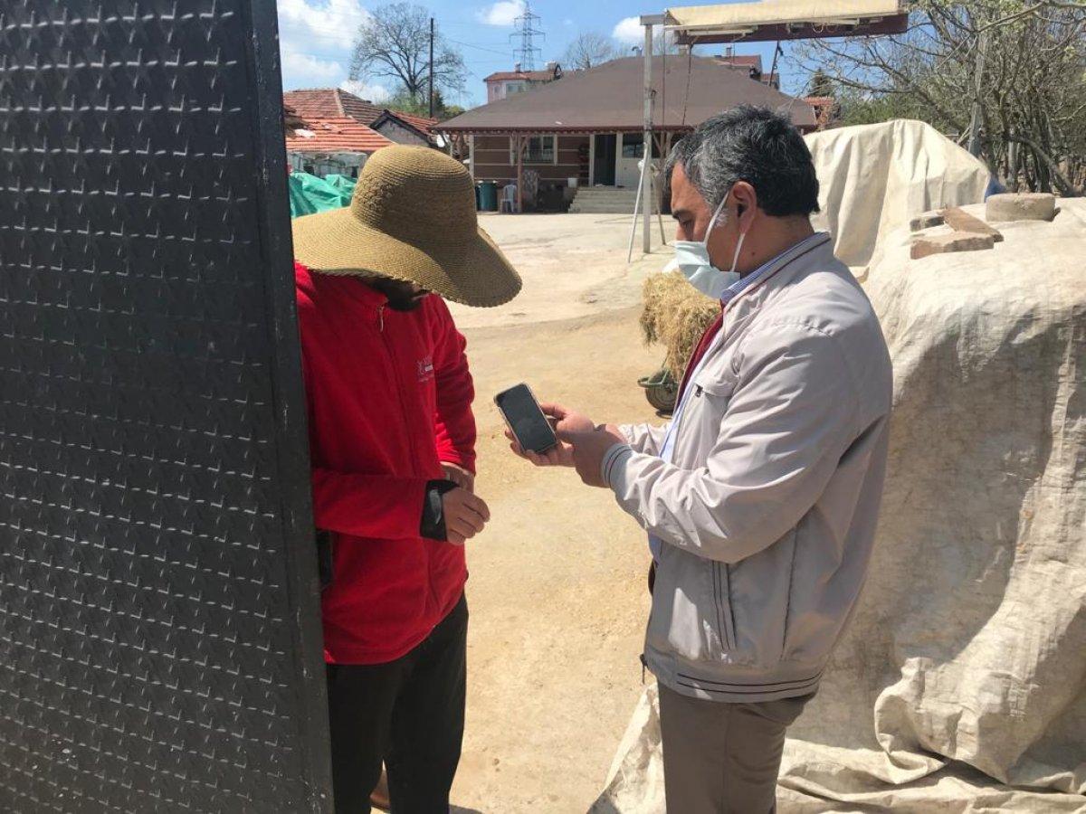 Kocaeli'de kapı kapı dolaşıp kayıp köpeğini arıyor