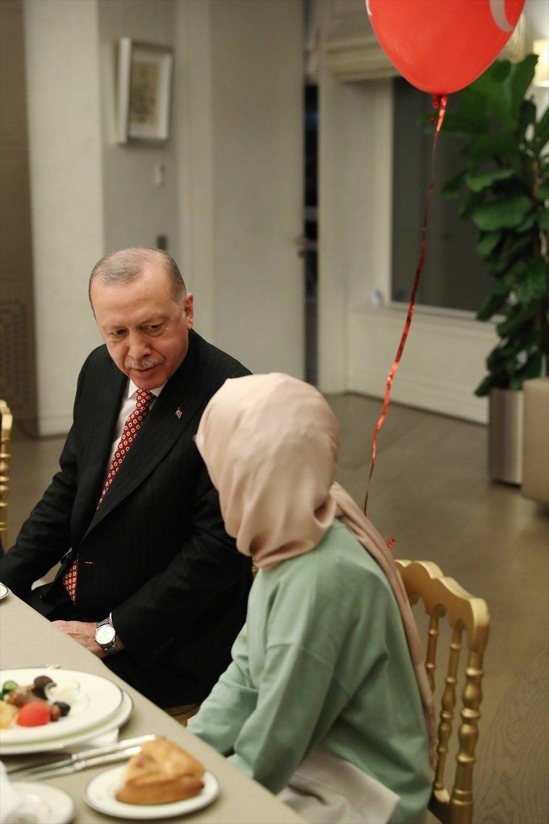 Cumhurbaşkanı Erdoğan, çocuklarla iftarda buluştu