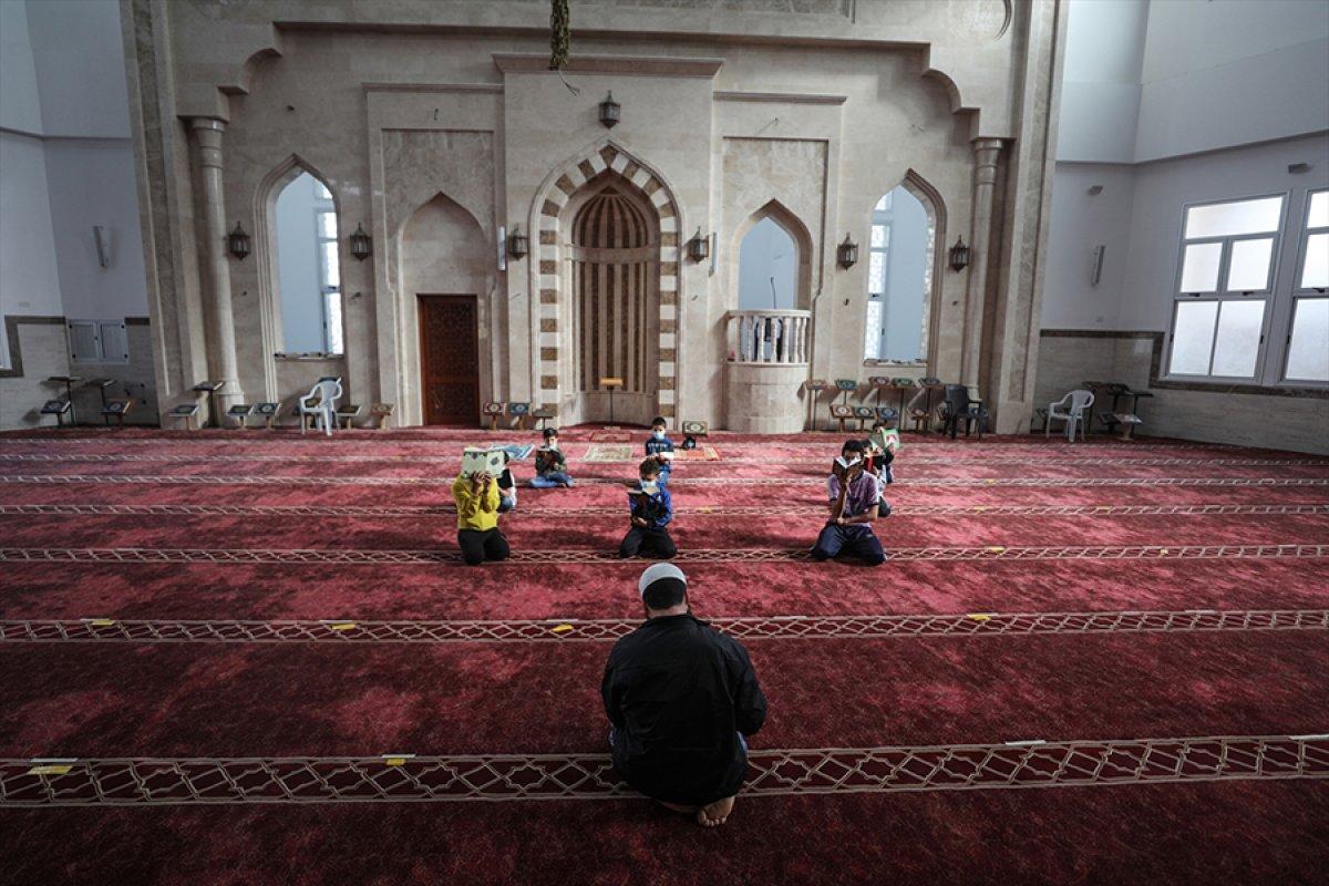 Gazze'de Ramazan ayının ikinci cuma namazı