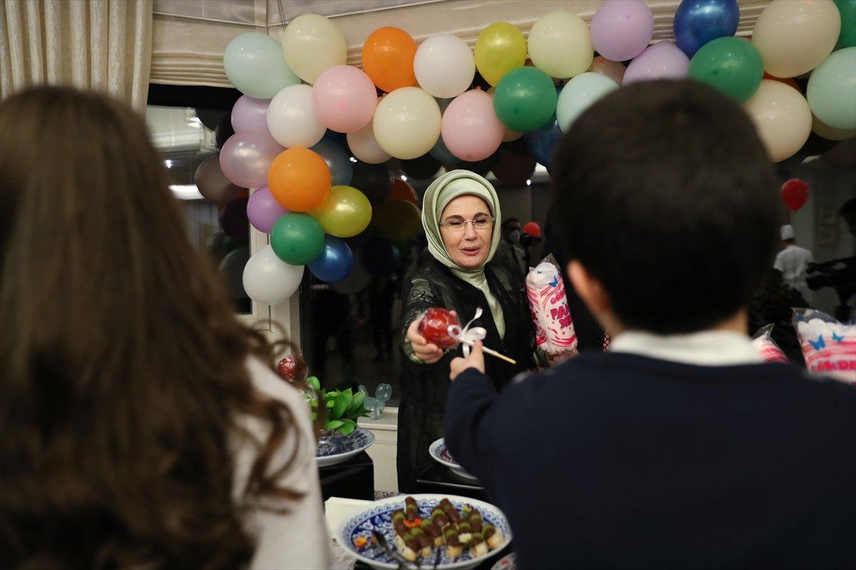 Cumhurbaşkanı Erdoğan, çocuklarla iftarda buluştu