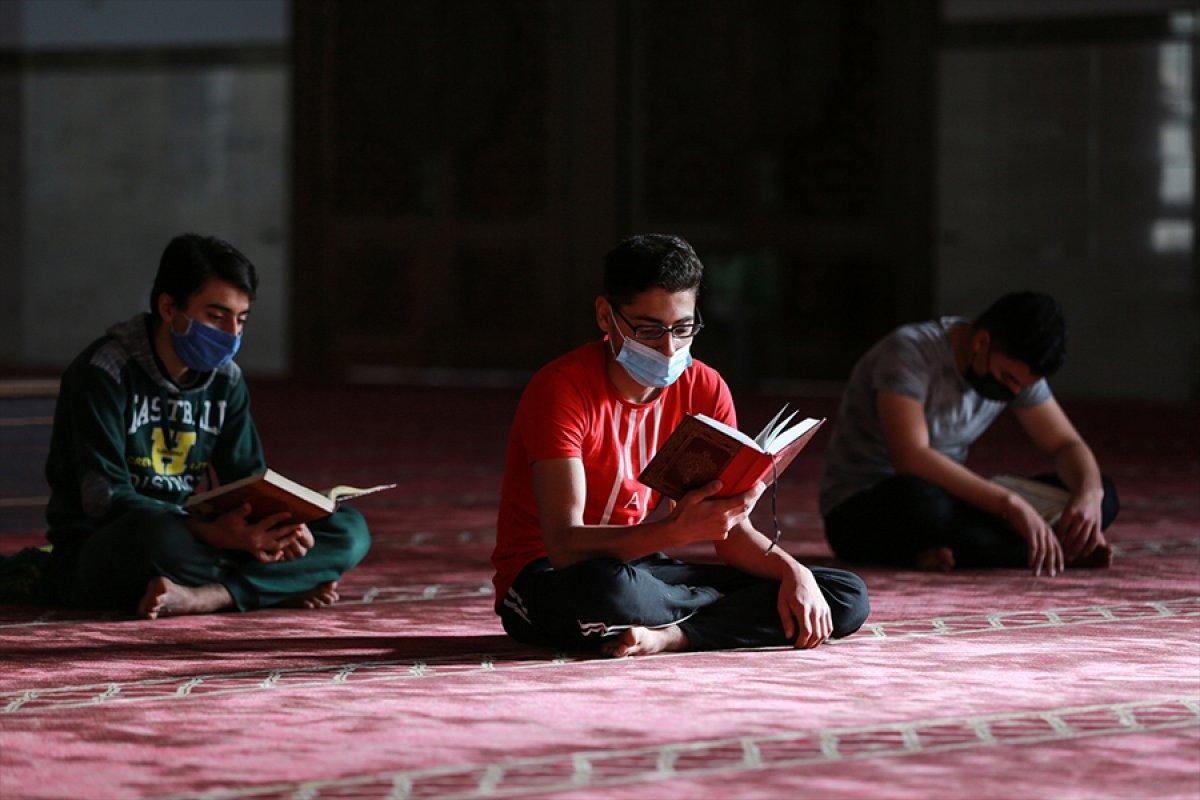 Gazze'de Ramazan ayının ikinci cuma namazı