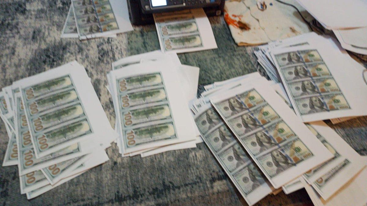 Beşiktaş'ta 4 kilo sahte altın satan 9 Afrikalı yakalandı