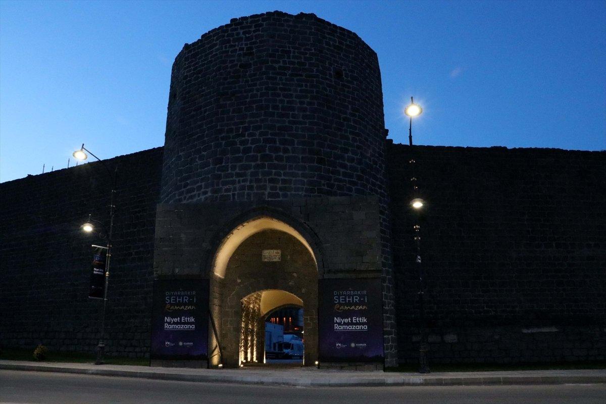 Diyarbakır'ın tarihi 'Küpeli Kapısı' geçişlere açıldı