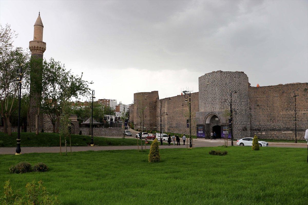 Diyarbakır'ın tarihi 'Küpeli Kapısı' geçişlere açıldı