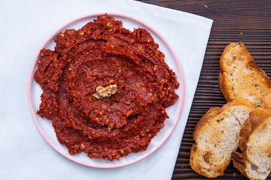 Kızarmış ekmeğe yakışan lezzet: Muhammara