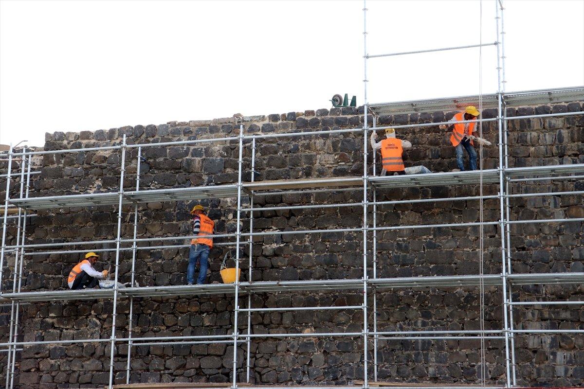 Diyarbakır'ın tarihi 'Küpeli Kapısı' geçişlere açıldı