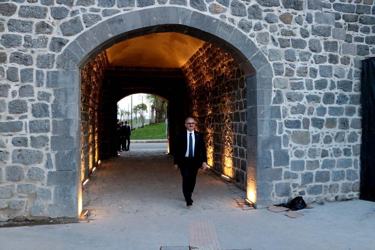 Diyarbakır'ın tarihi 'Küpeli Kapısı' geçişlere açıldı