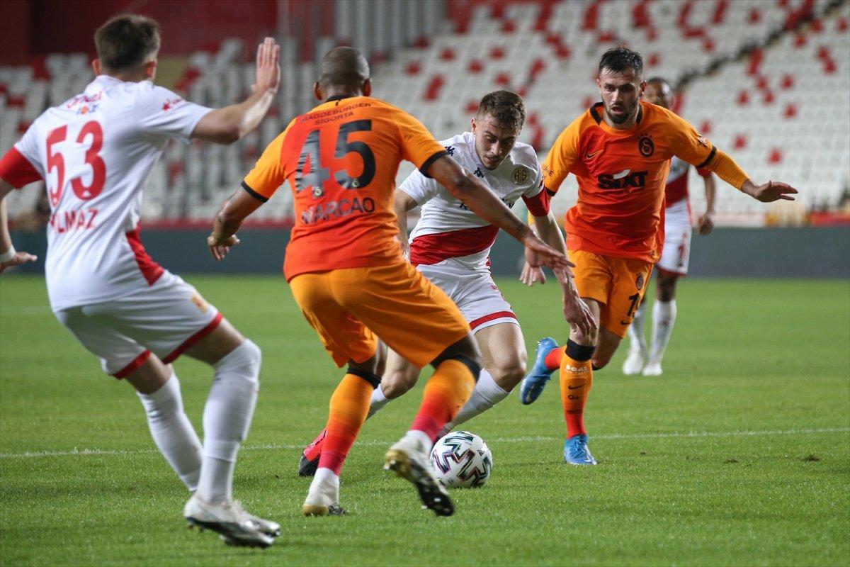 Galatasaray deplasmanda Antalyaspor'u mağlup etti